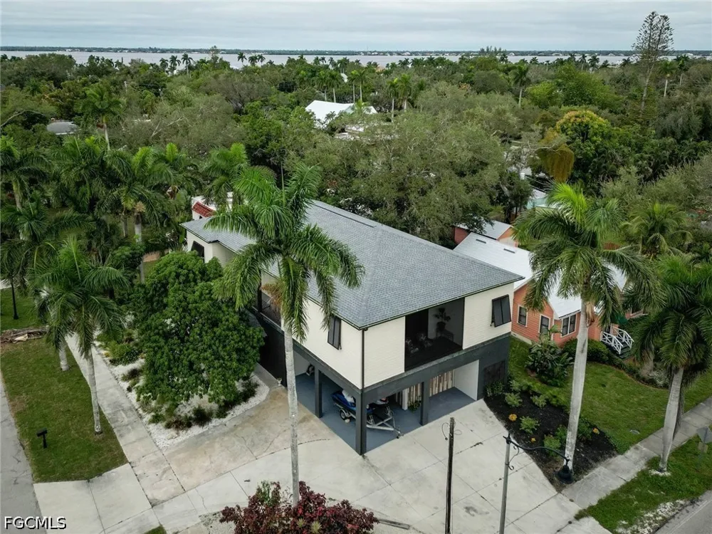 Lynwood Avenue Fort Myers, FL 33901