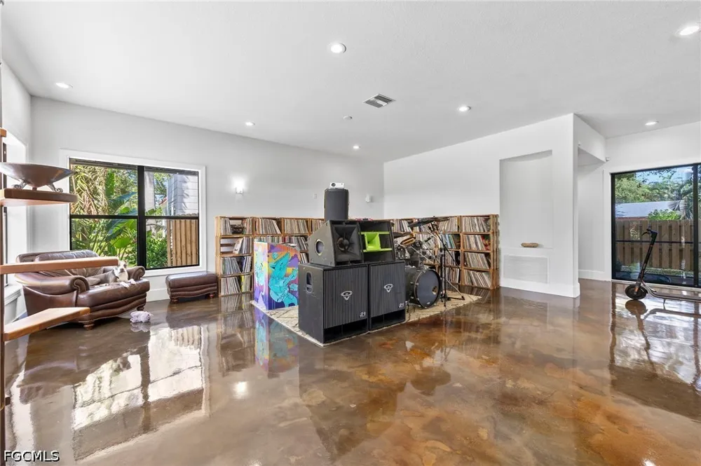 Lynwood Avenue Fort Myers, FL 33901