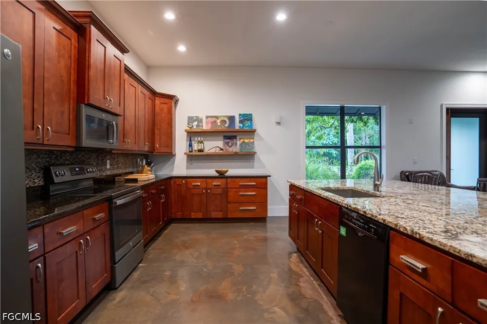 Lynwood Avenue Fort Myers, FL 33901