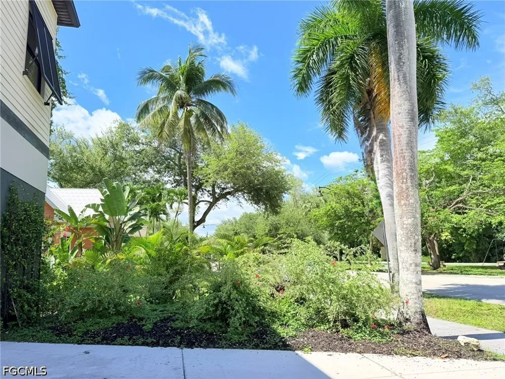 Lynwood Avenue Fort Myers, FL 33901