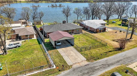 69 Lakeshore Drive