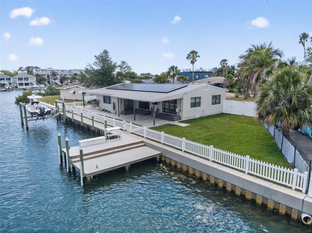 1866 VENETIAN POINT DRIVE Clearwater, FL 33755
