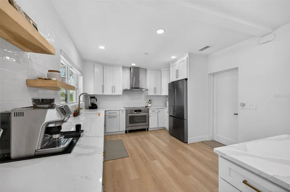 1866 VENETIAN POINT DRIVE Clearwater, FL 33755