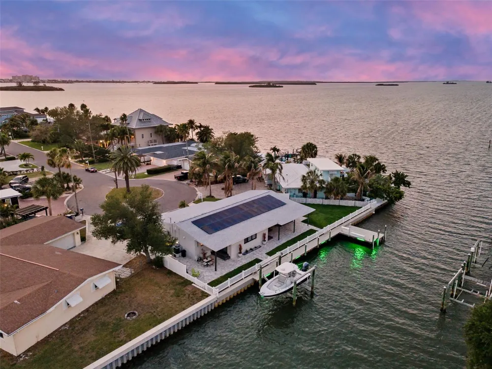 1866 VENETIAN POINT DRIVE Clearwater, FL 33755