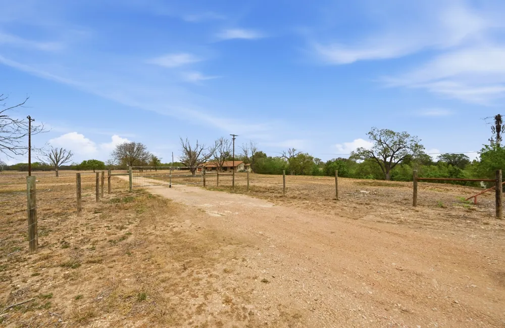3500 Scull Road Martindale, TX 78655