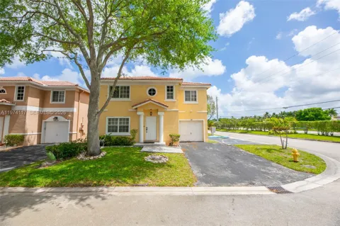 10 NW 110th Ave