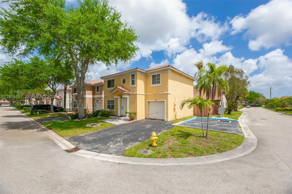 10 NW 110th Ave Plantation, FL 33324