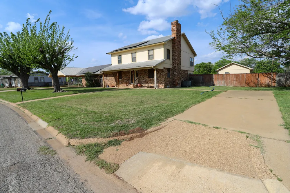 303 David Davis Drive McGregor, TX 76657