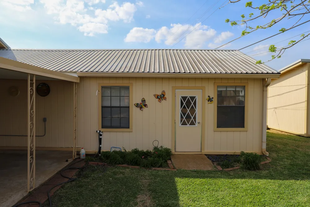303 David Davis Drive McGregor, TX 76657