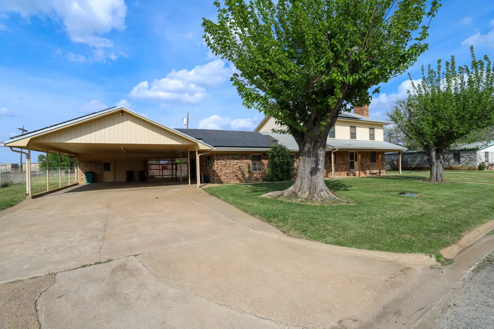 303 David Davis Drive McGregor, TX 76657