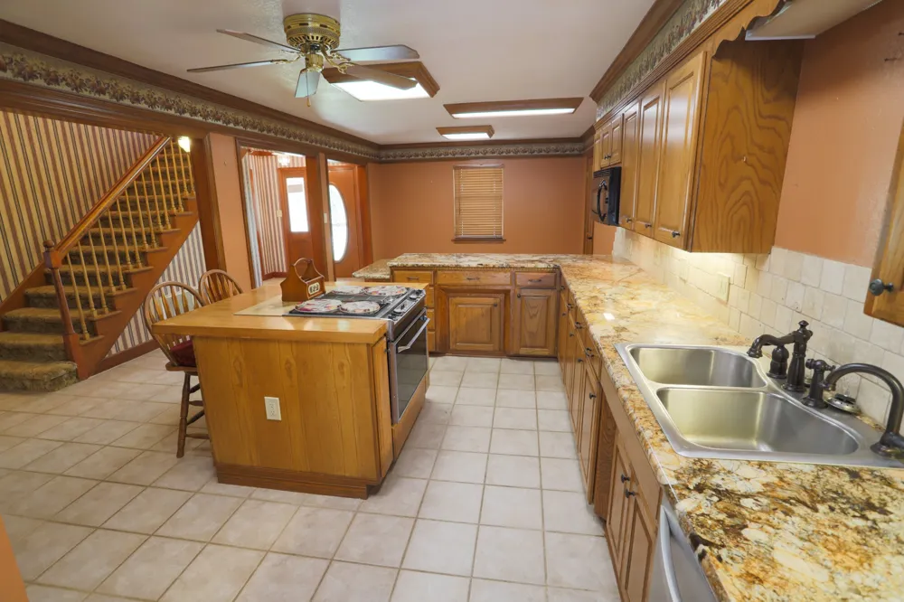303 David Davis Drive McGregor, TX 76657