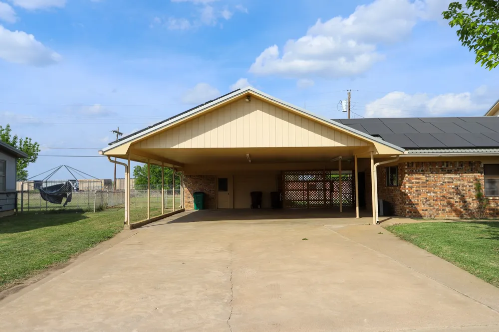 303 David Davis Drive McGregor, TX 76657