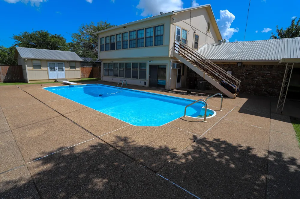 303 David Davis Drive McGregor, TX 76657