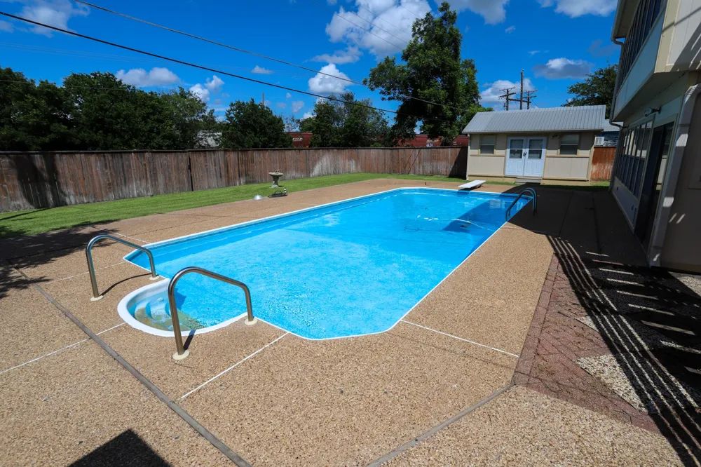 303 David Davis Drive McGregor, TX 76657