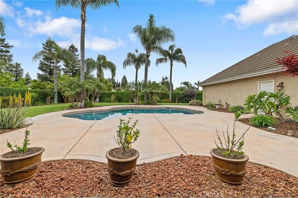 1928 S Shirk Visalia, CA 93277