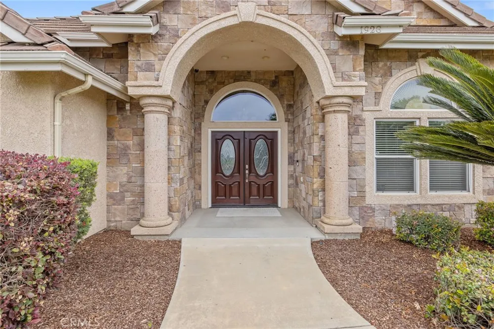 1928 S Shirk Visalia, CA 93277