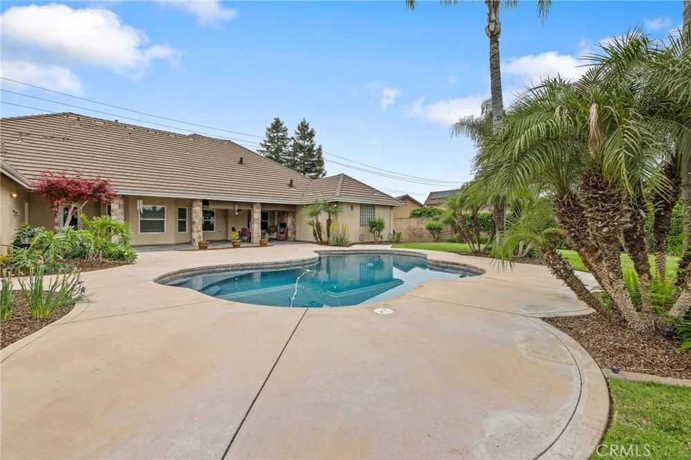 1928 S Shirk Visalia, CA 93277