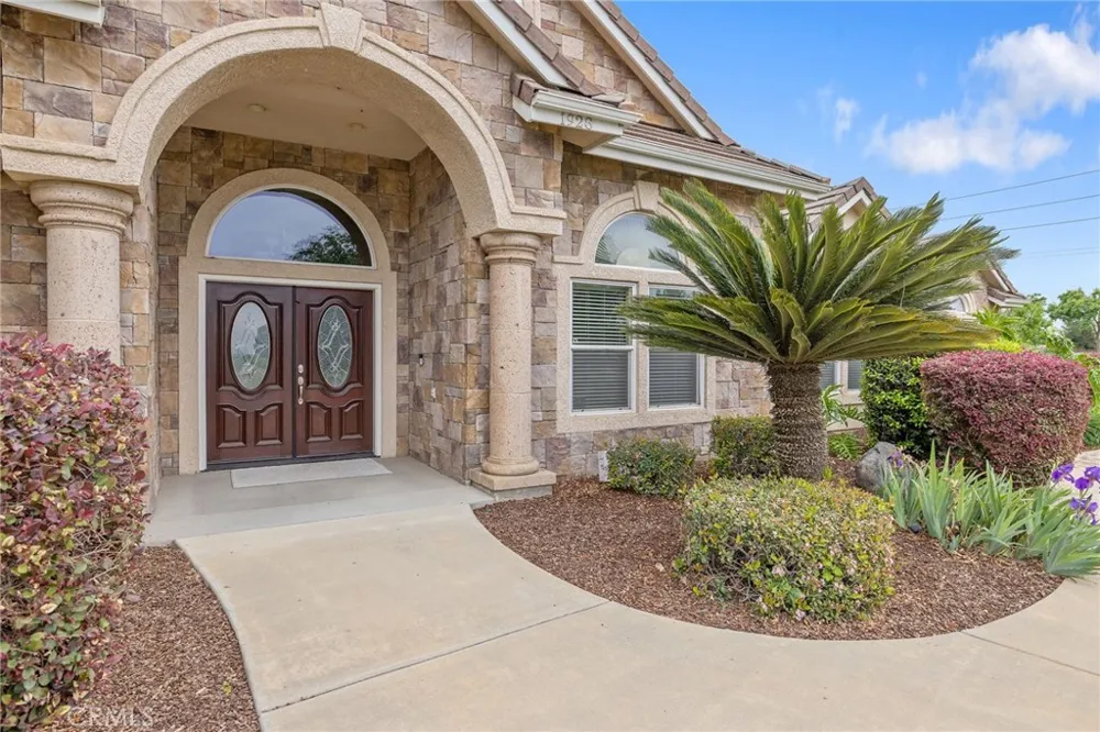 1928 S Shirk Visalia, CA 93277