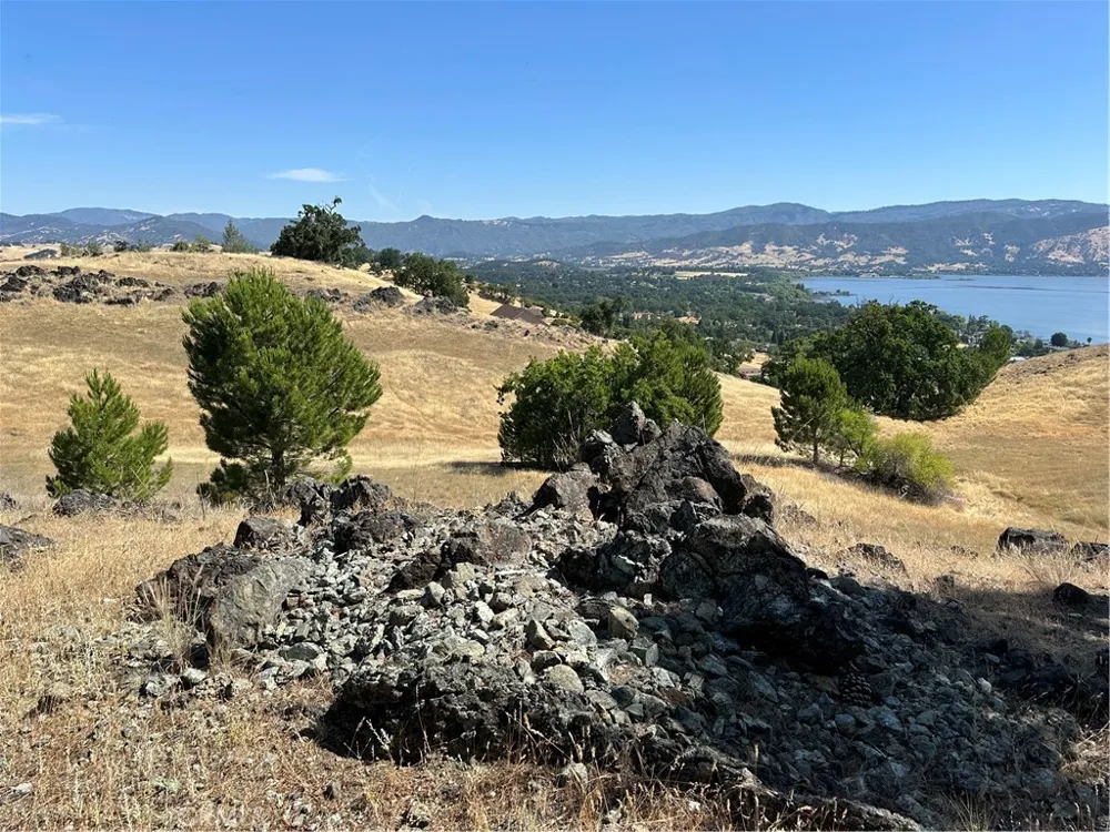 460 Lake Vista Drive Lakeport, CA 95453