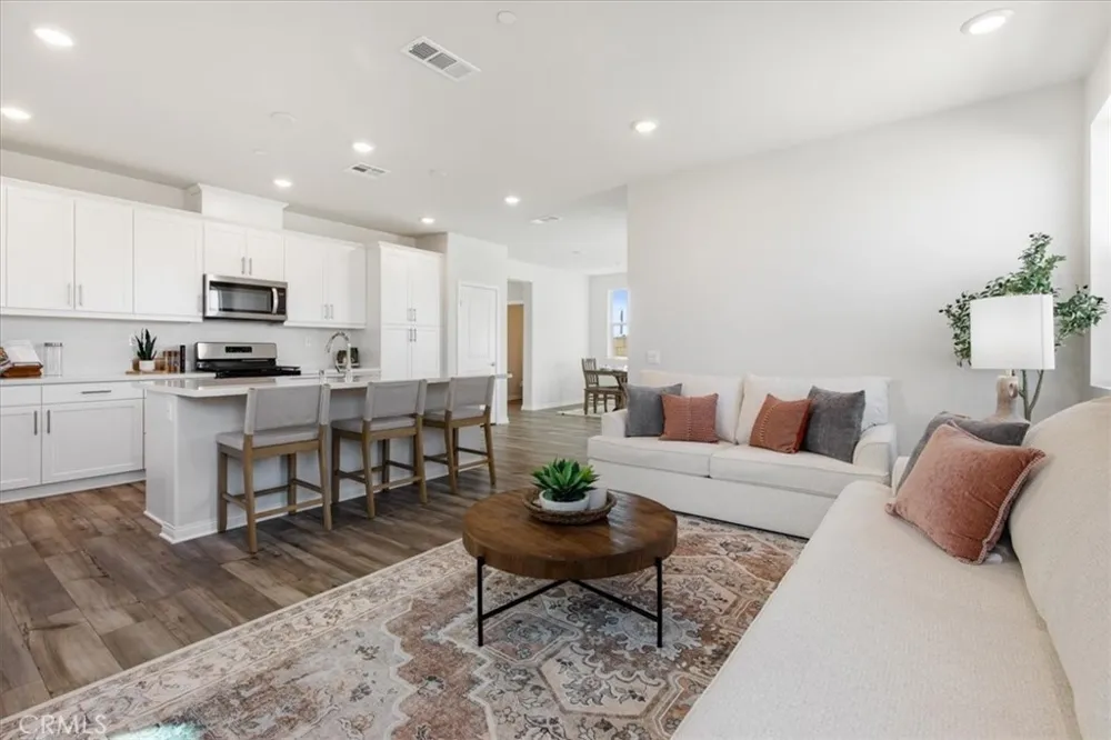 29269 Crescent Way Highland, CA 92346