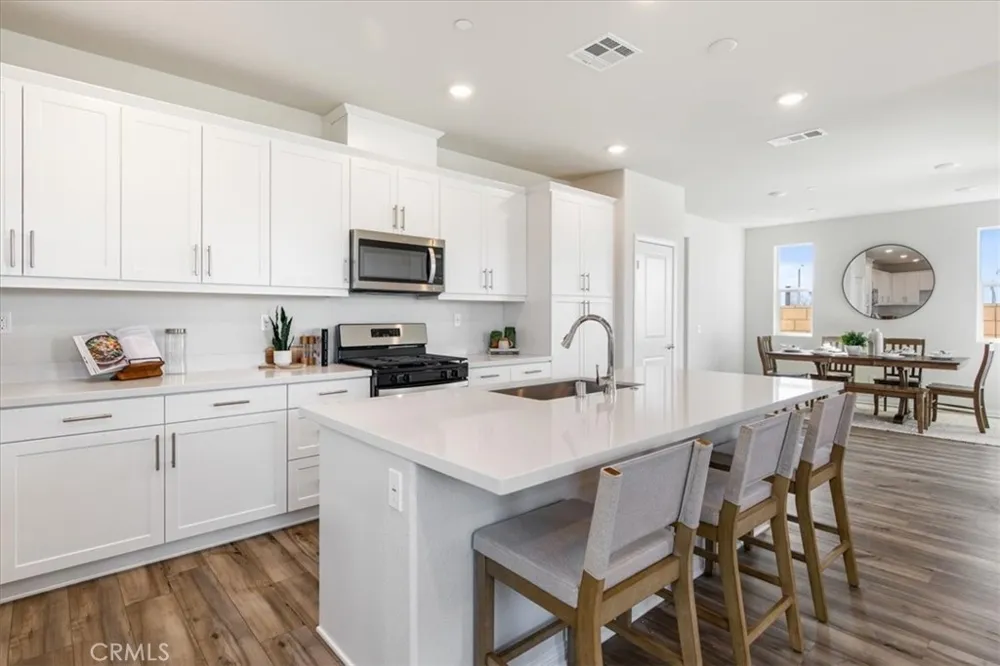 29269 Crescent Way Highland, CA 92346