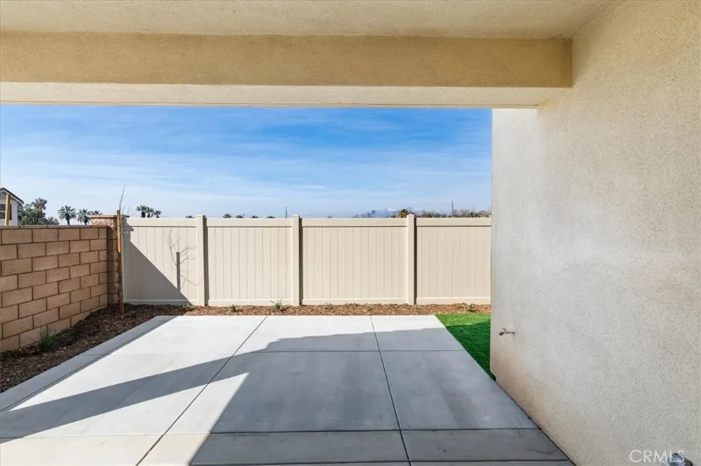 29269 Crescent Way Highland, CA 92346