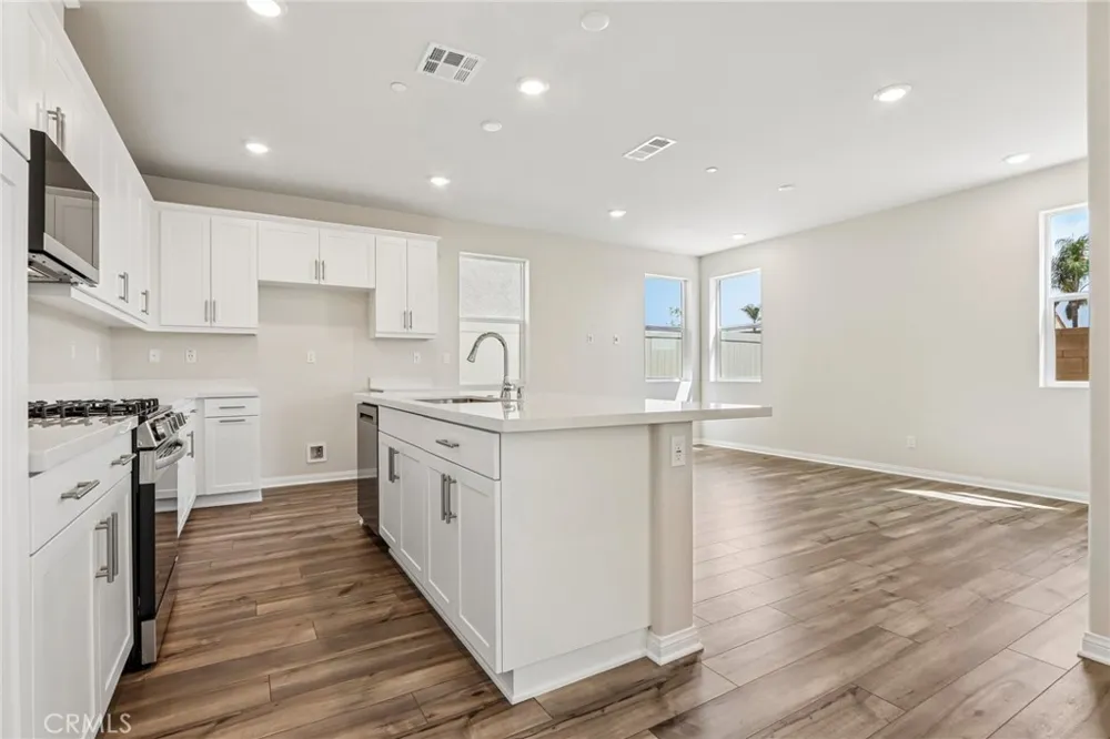 29269 Crescent Way Highland, CA 92346
