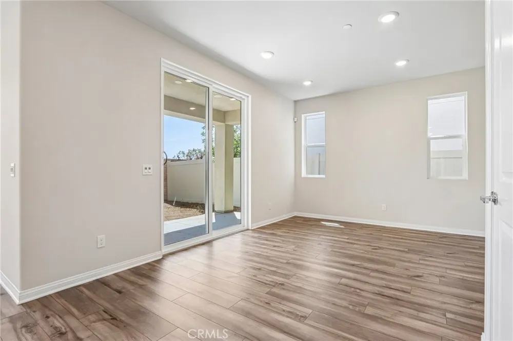 29269 Crescent Way Highland, CA 92346
