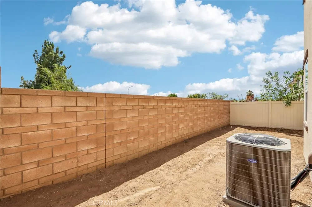 29269 Crescent Way Highland, CA 92346