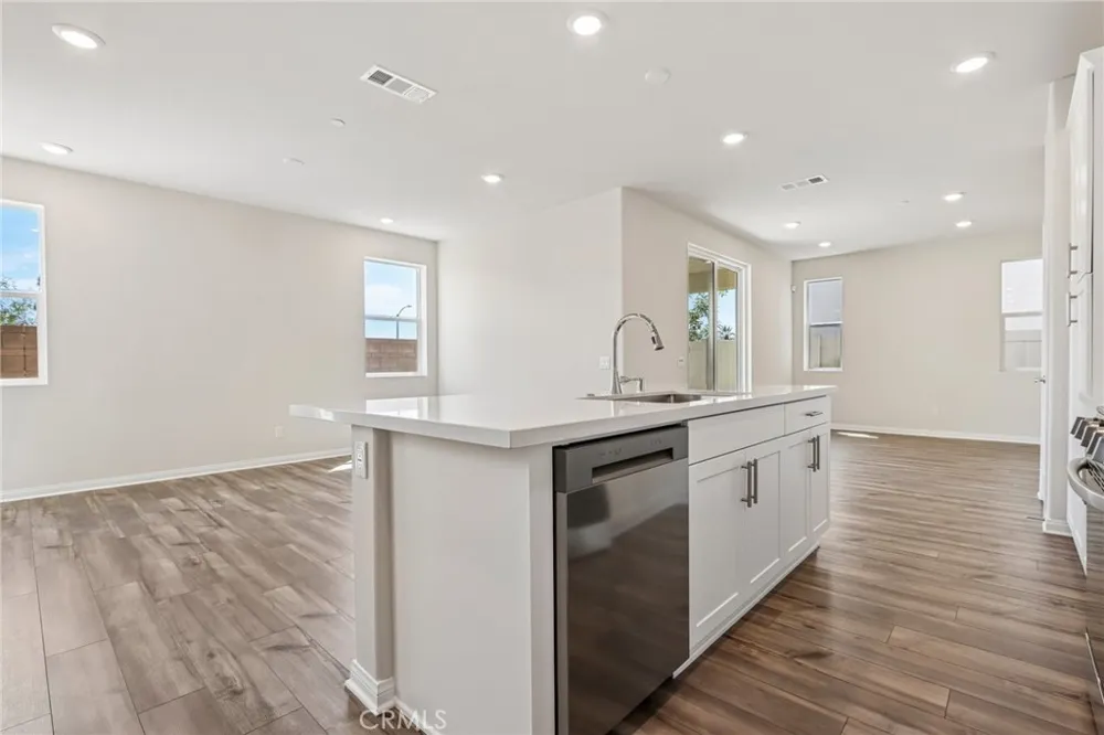 29269 Crescent Way Highland, CA 92346