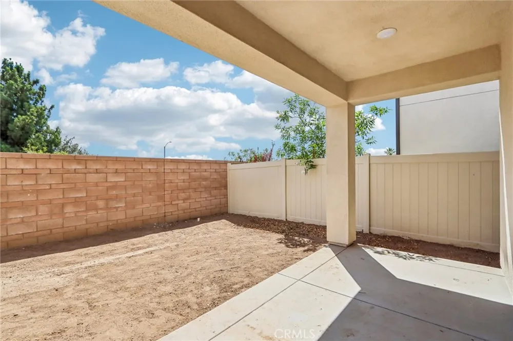 29269 Crescent Way Highland, CA 92346