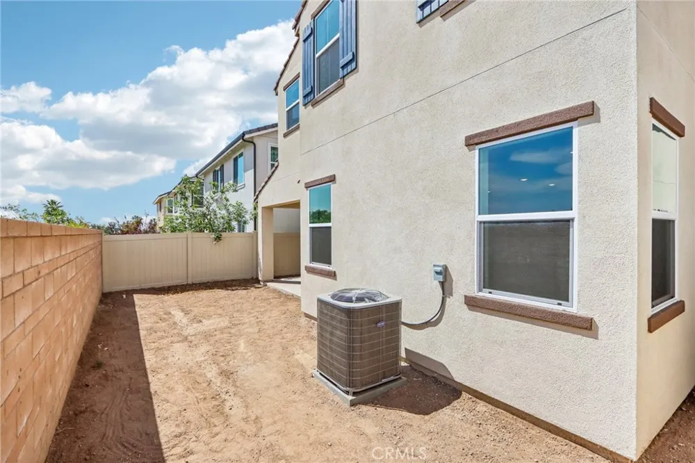 29269 Crescent Way Highland, CA 92346