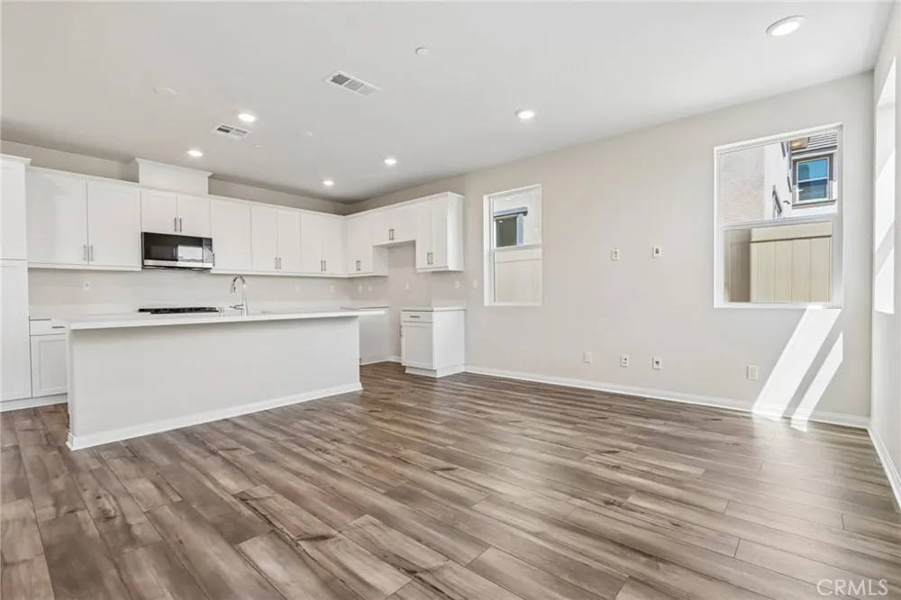 29269 Crescent Way Highland, CA 92346