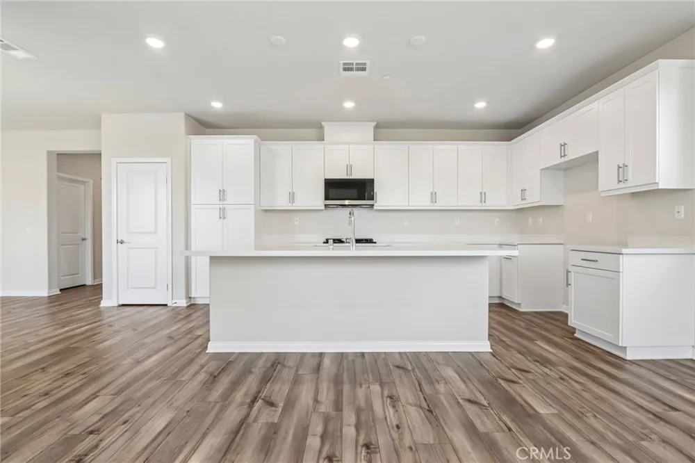 29269 Crescent Way Highland, CA 92346