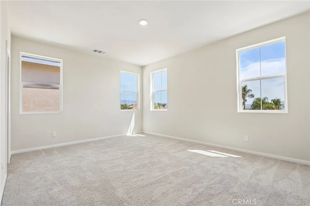 29269 Crescent Way Highland, CA 92346