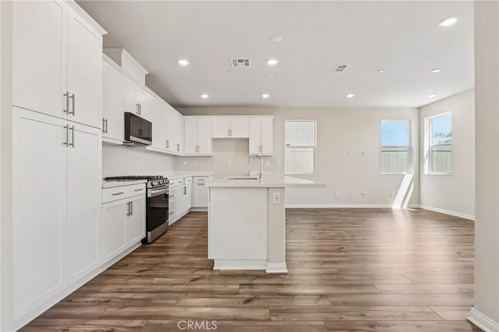 29269 Crescent Way Highland, CA 92346