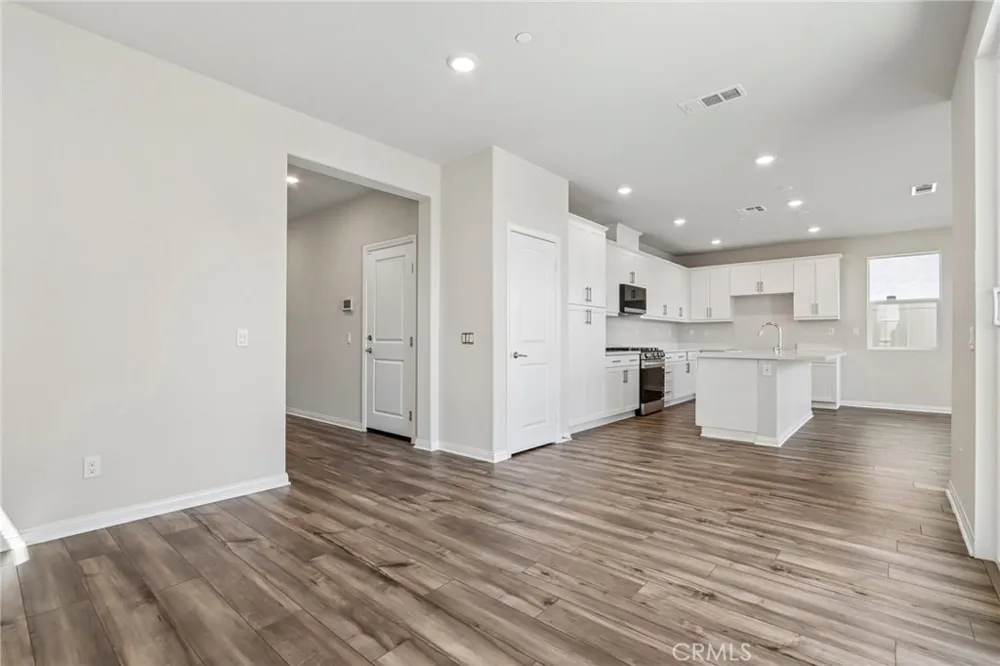 29269 Crescent Way Highland, CA 92346