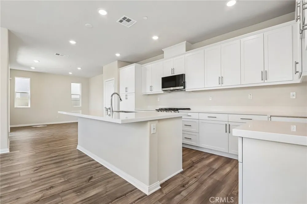 29269 Crescent Way Highland, CA 92346