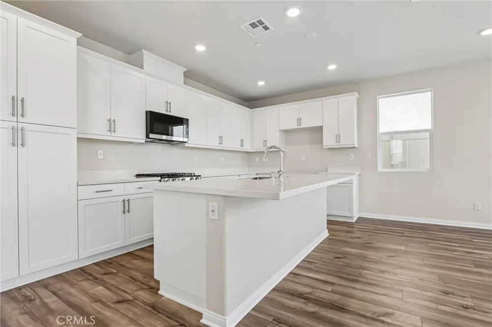 29269 Crescent Way Highland, CA 92346