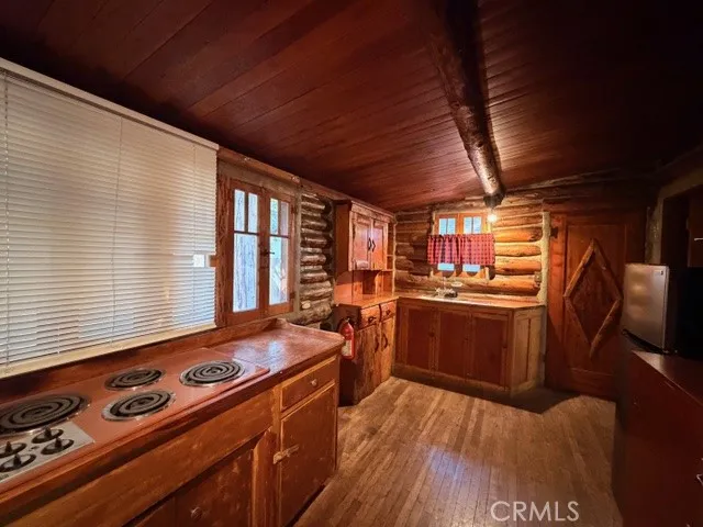 41099 Valley Of The Falls Forest Falls, CA 92339