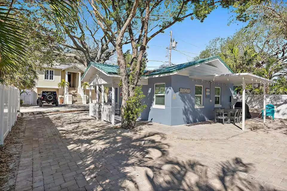 724 GULF BOULEVARD Indian Rocks Beach, FL 33785