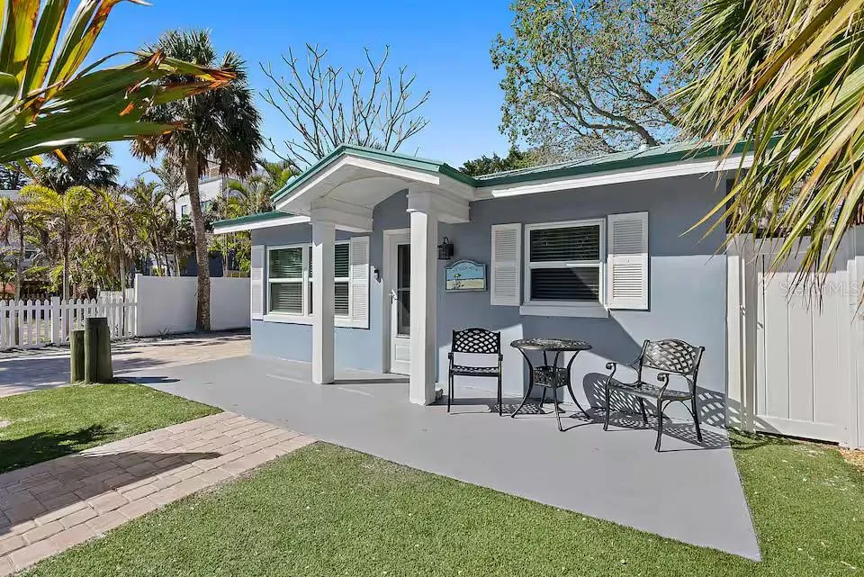 724 GULF BOULEVARD Indian Rocks Beach, FL 33785