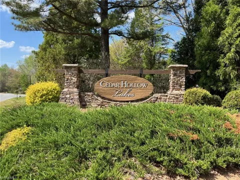 8004 Willow Glen Trail