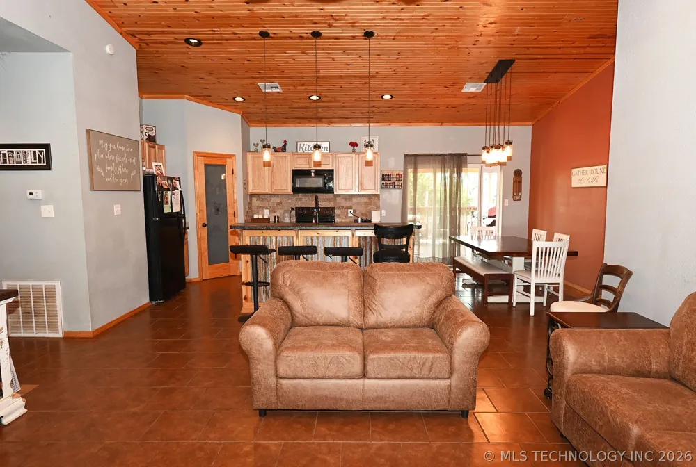 449272 E 982 ROAD Vian, OK 74962