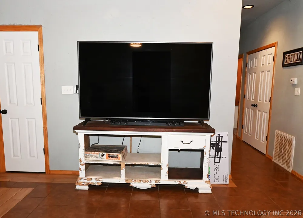 449272 E 982 ROAD Vian, OK 74962
