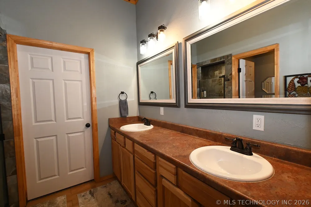 449272 E 982 ROAD Vian, OK 74962