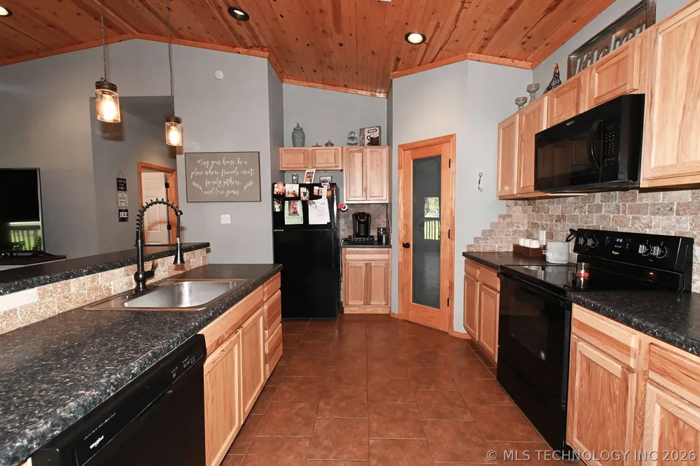 449272 E 982 ROAD Vian, OK 74962