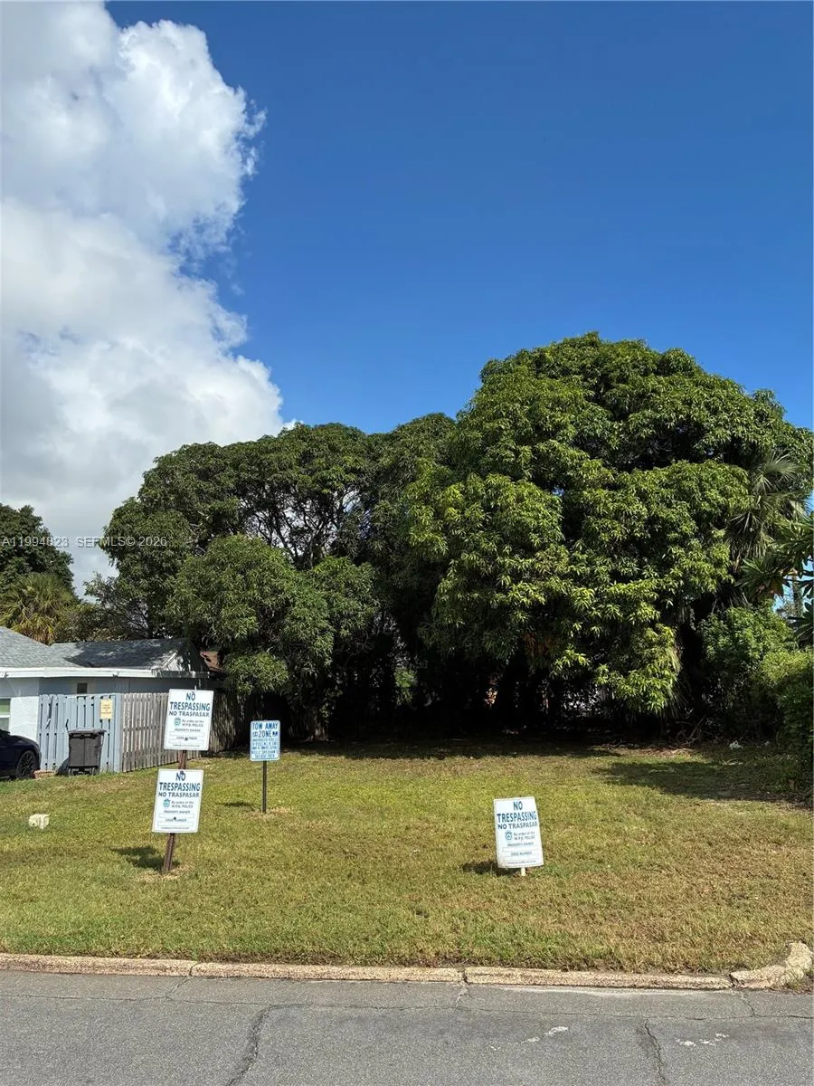 627 56th St West Palm Beach, FL 33407