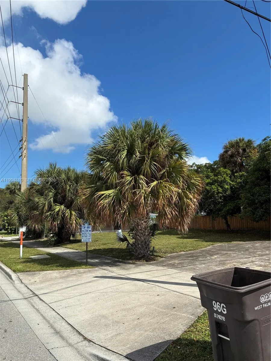 547 17th St West Palm Beach, FL 33407