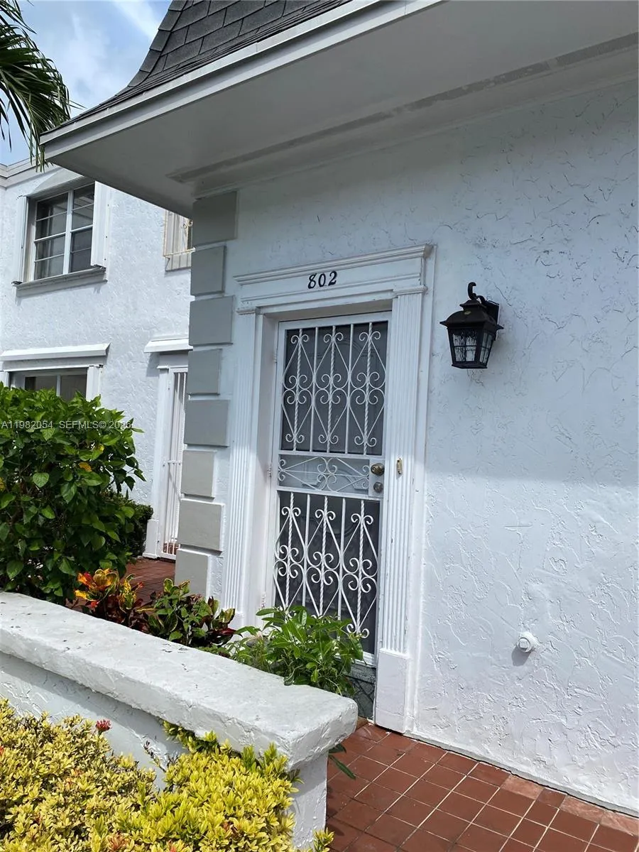 802 NE 26th Ave #802 Hallandale Beach, FL 33009